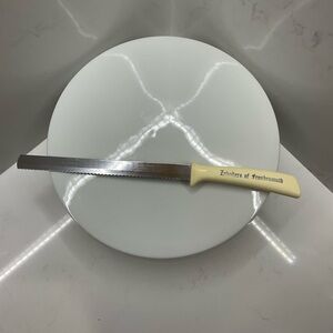 Vintage Zehnders of Frankenmuth, Michigan serrated bread knife